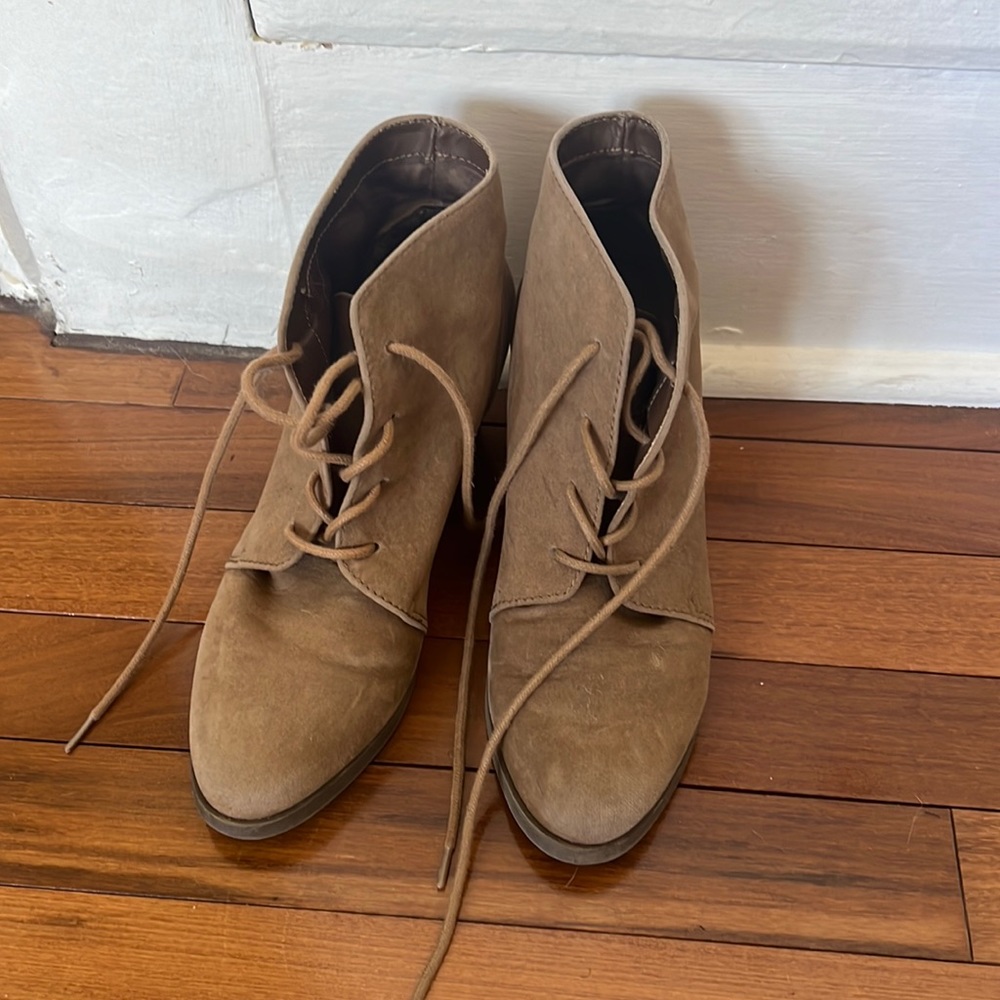 Suede brown boots